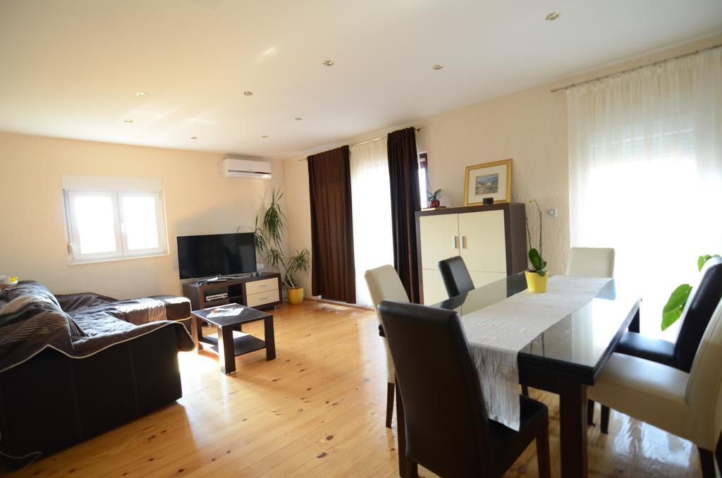 Apartment Emi Sukošan Εξωτερικό φωτογραφία